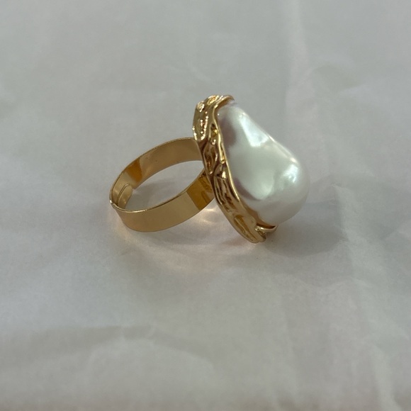 Gold and White Pearl Statement Ring - Picture 3 of 3